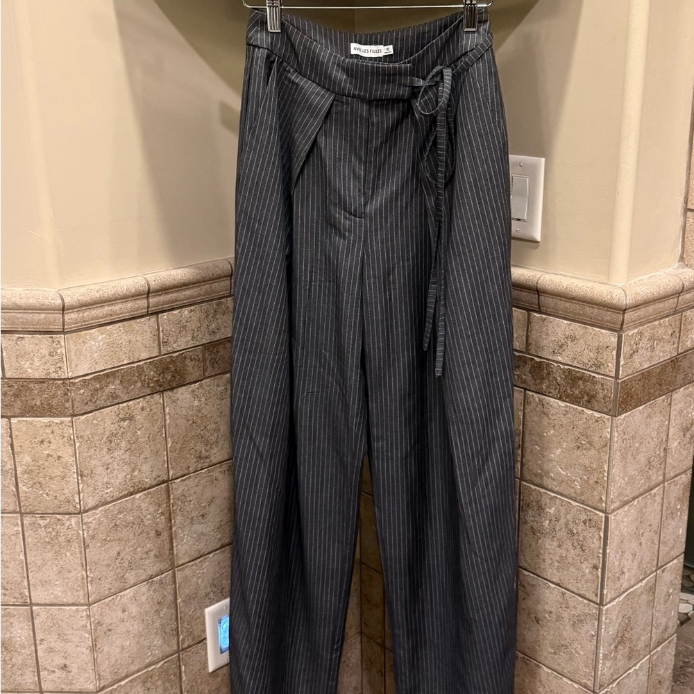 NWOT Avec Les Filles Gray Pinstripe Wide-Leg Pants